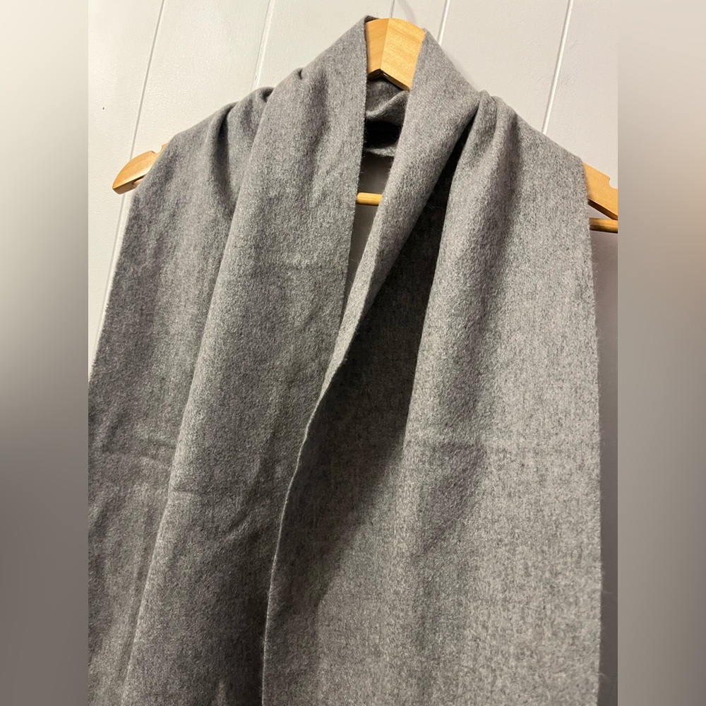 NWOT Louisa Perini 100% Cashmere Scarf Fringe Grey Gray New Soft Winter Neutral - Picture 4 of 5